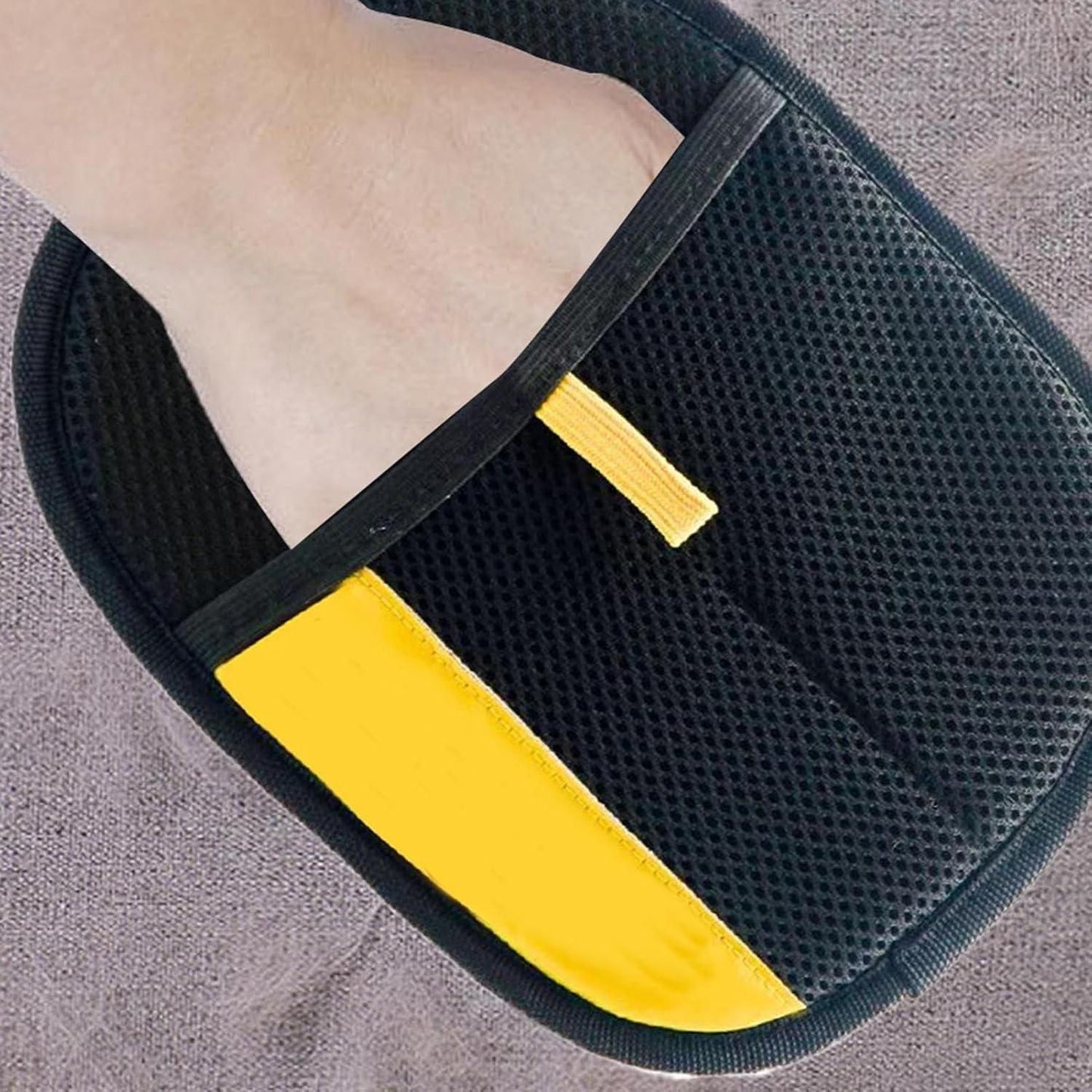 Pet Fur Remover Glove – Reusable Grooming Glove for Cats & Dogs (Pack of 1)